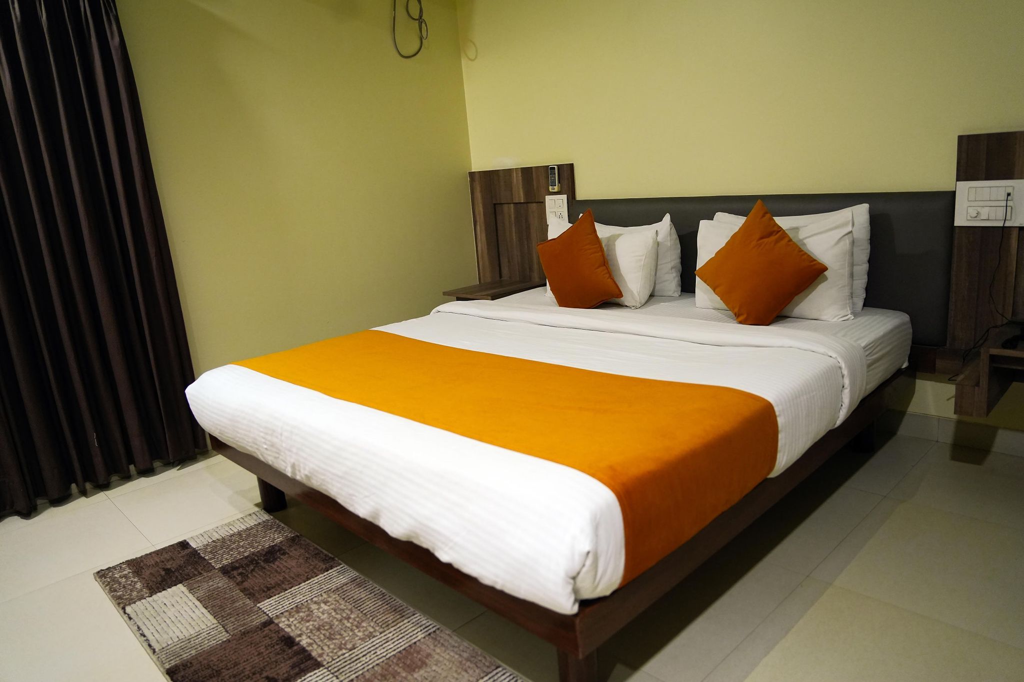 Hotel Pooja Garden AC Deluxe Double Bed