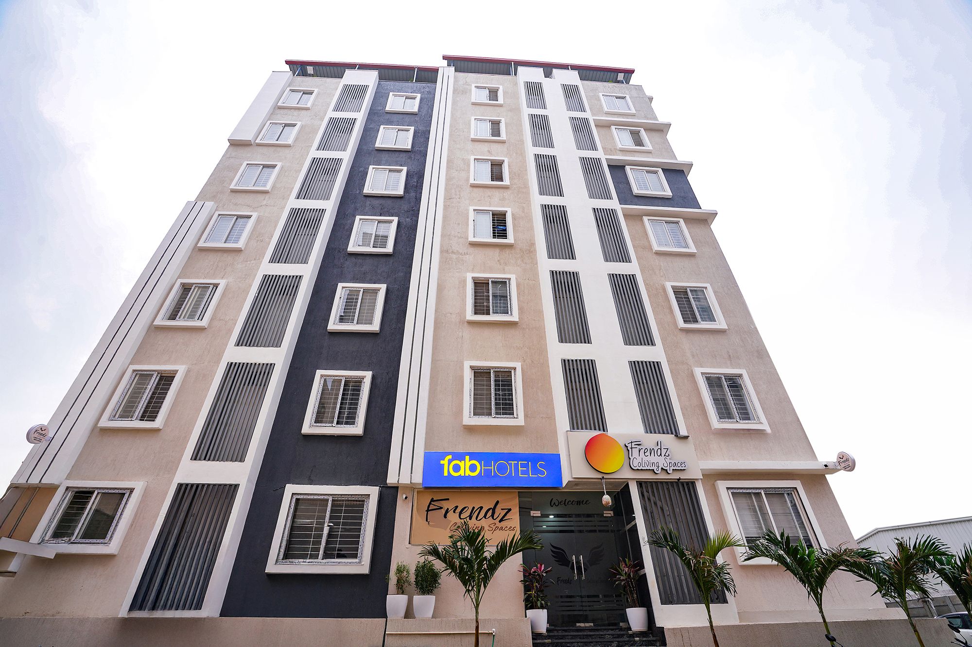 FabHotel Frendz