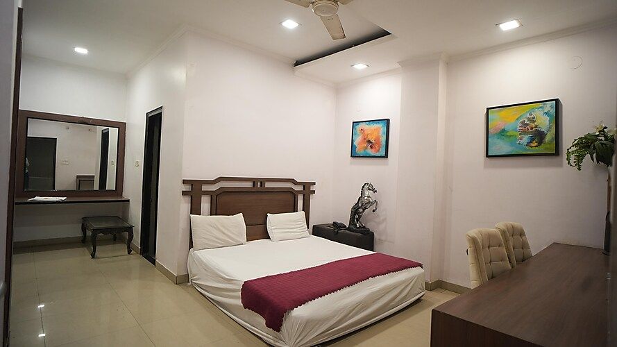 Executive Suites 1 BHK