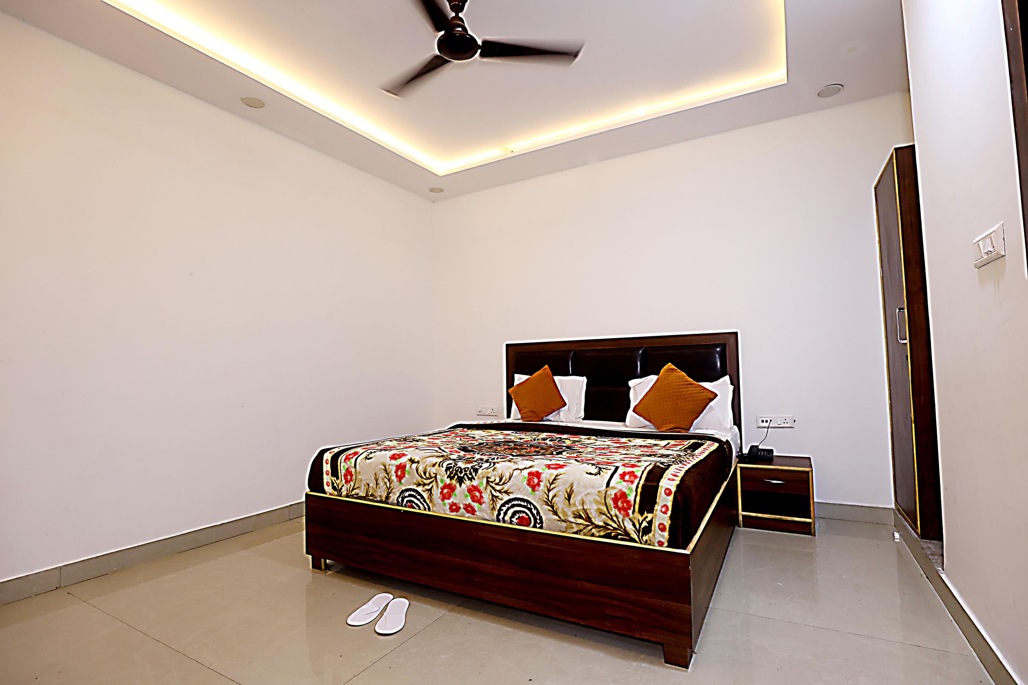  Hotel Akash Inn , Near Taj Mahal agra Deluxe Room