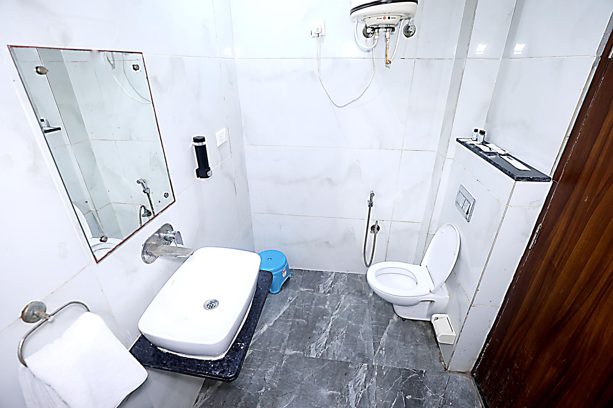  Hotel Akash Inn , Near Taj Mahal agra Deluxe Room 9