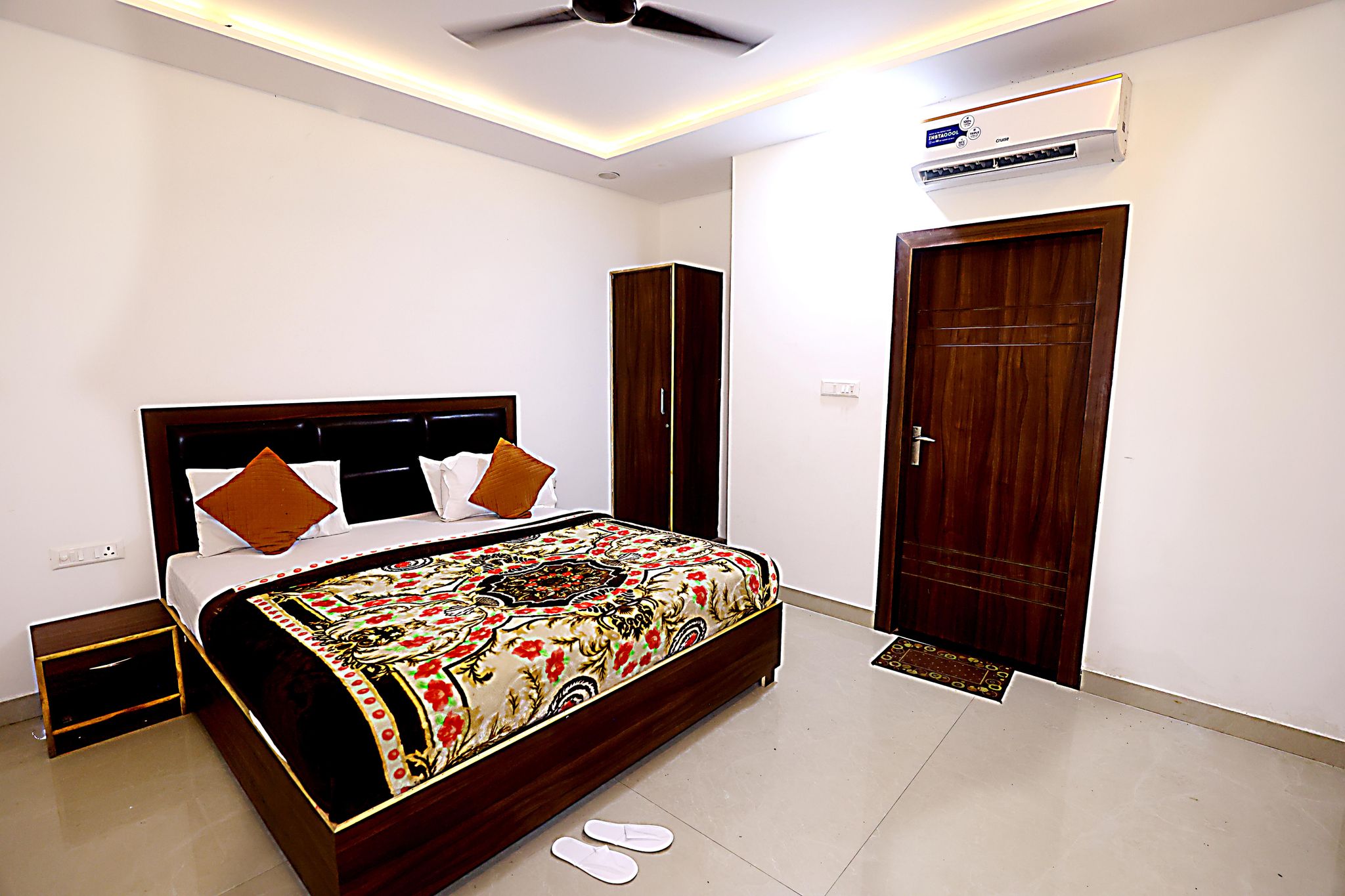  Hotel Akash Inn , Near Taj Mahal agra Deluxe Room 7