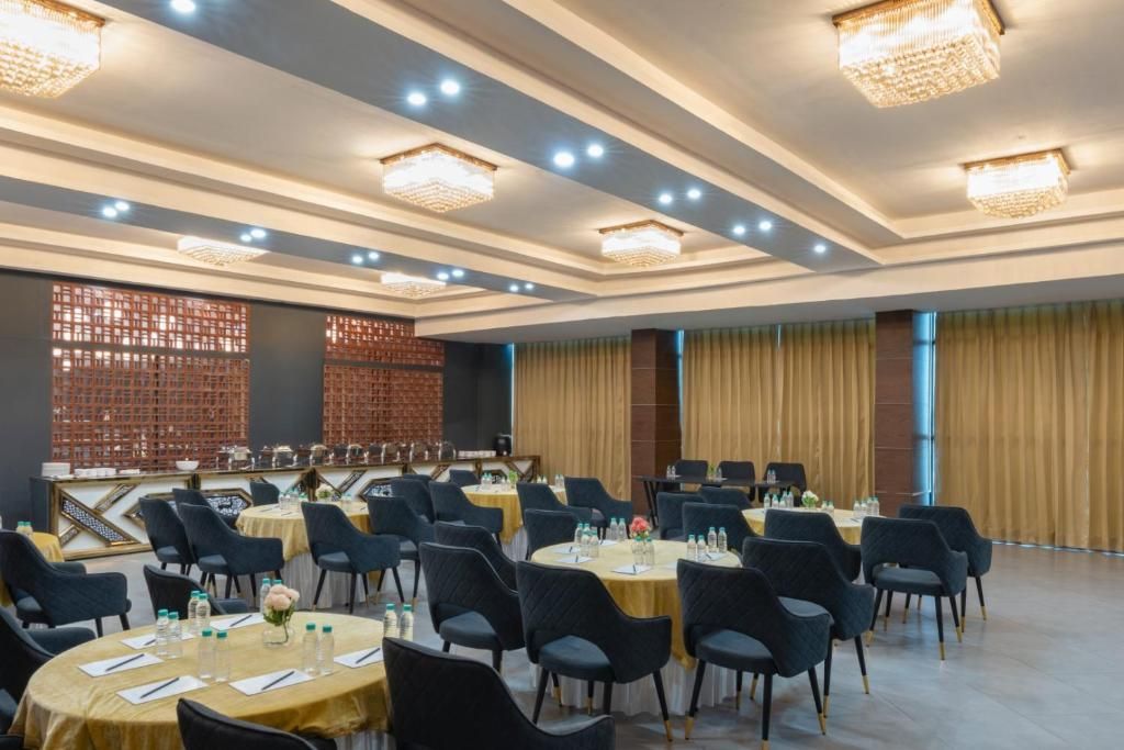 Food & Dining