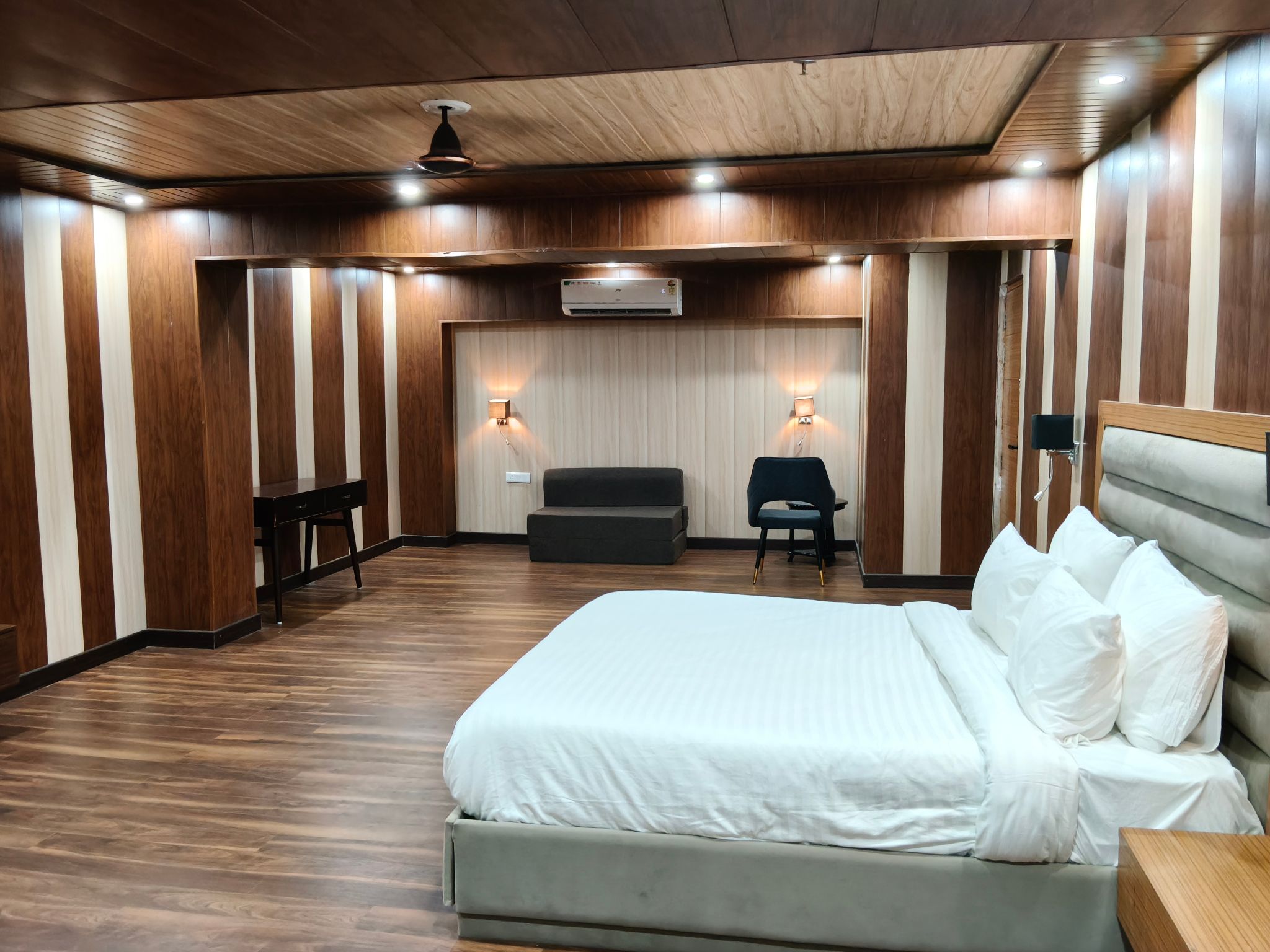 Clarks Inn Express, Raj Nagar Extension, Ghaziabad Suite Room 3