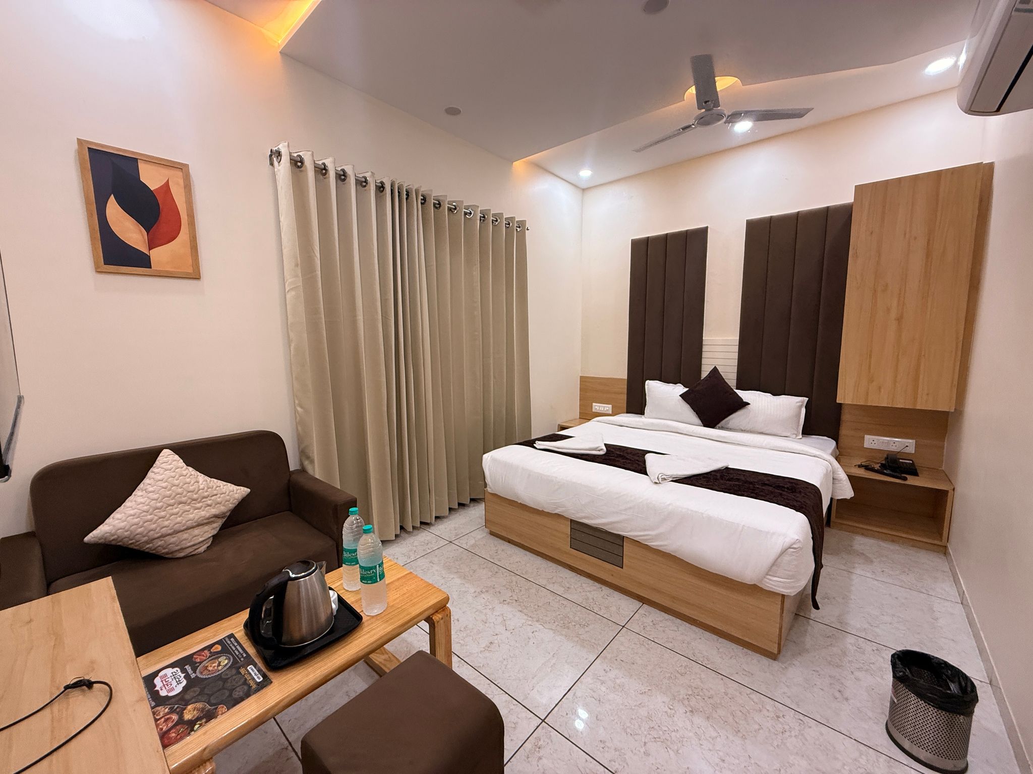Hotel Kusum Kunj Deluxe Room 2