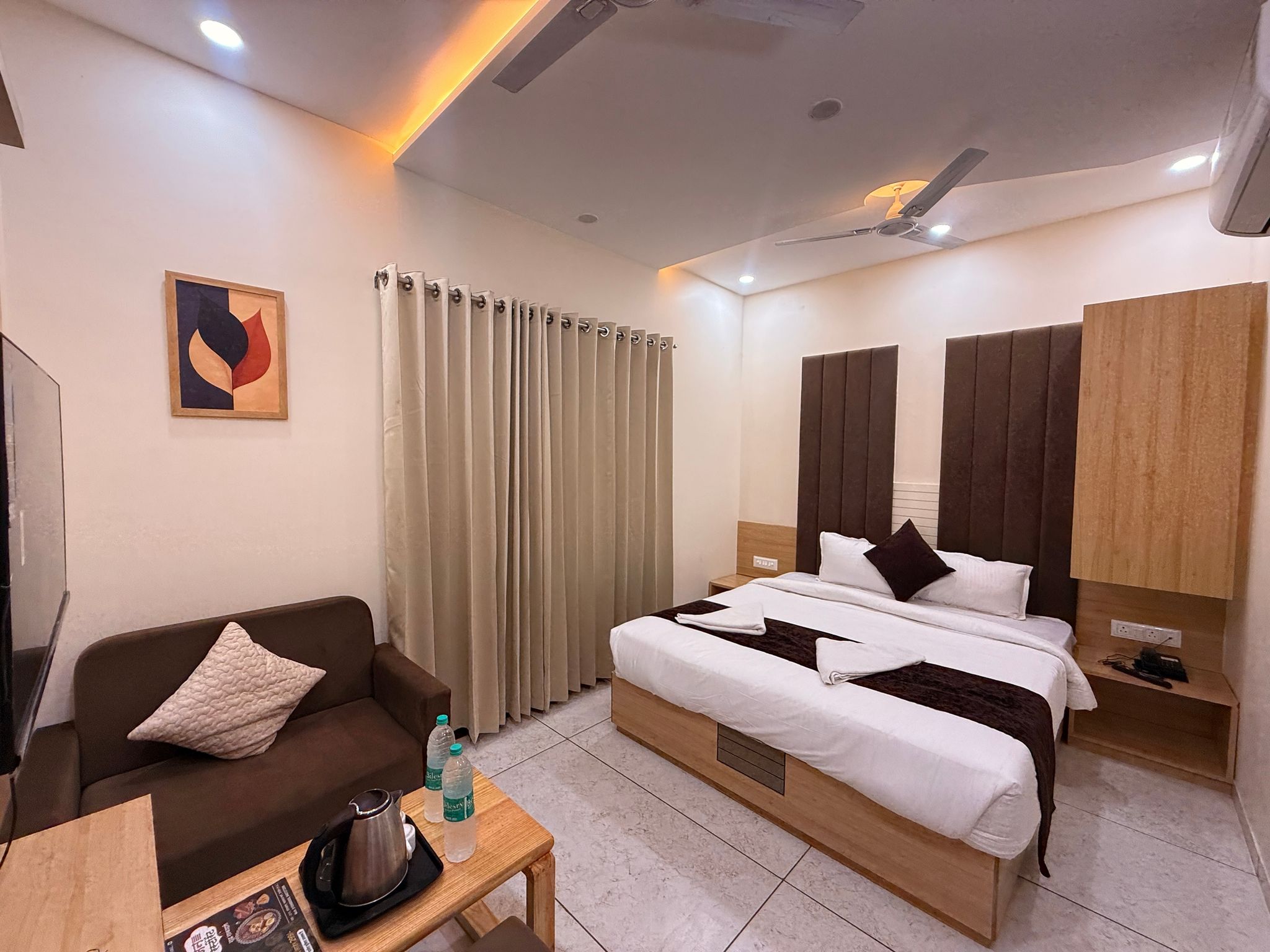 Hotel Kusum Kunj Deluxe Room