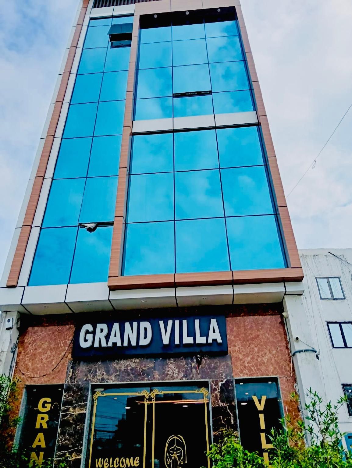 Main Image