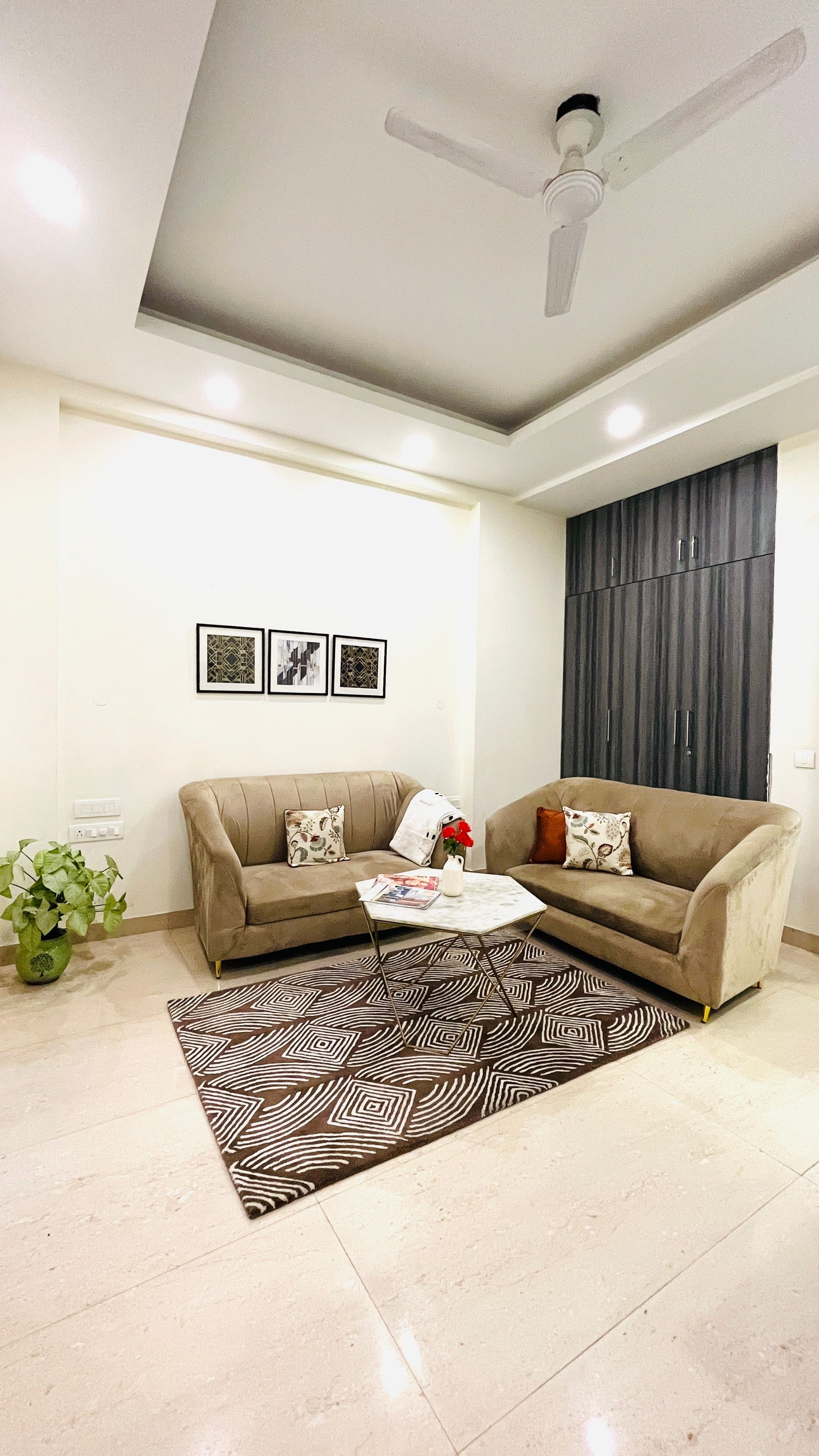 BluO 2BHK @ DLF CyberCity - Balcony, Lift, Parking