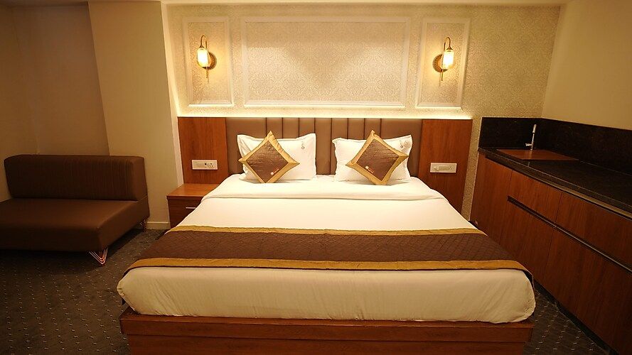 Super Deluxe With Kitchenette