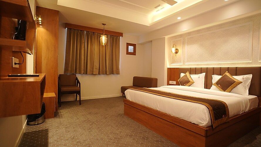 Deluxe With Kitchenette