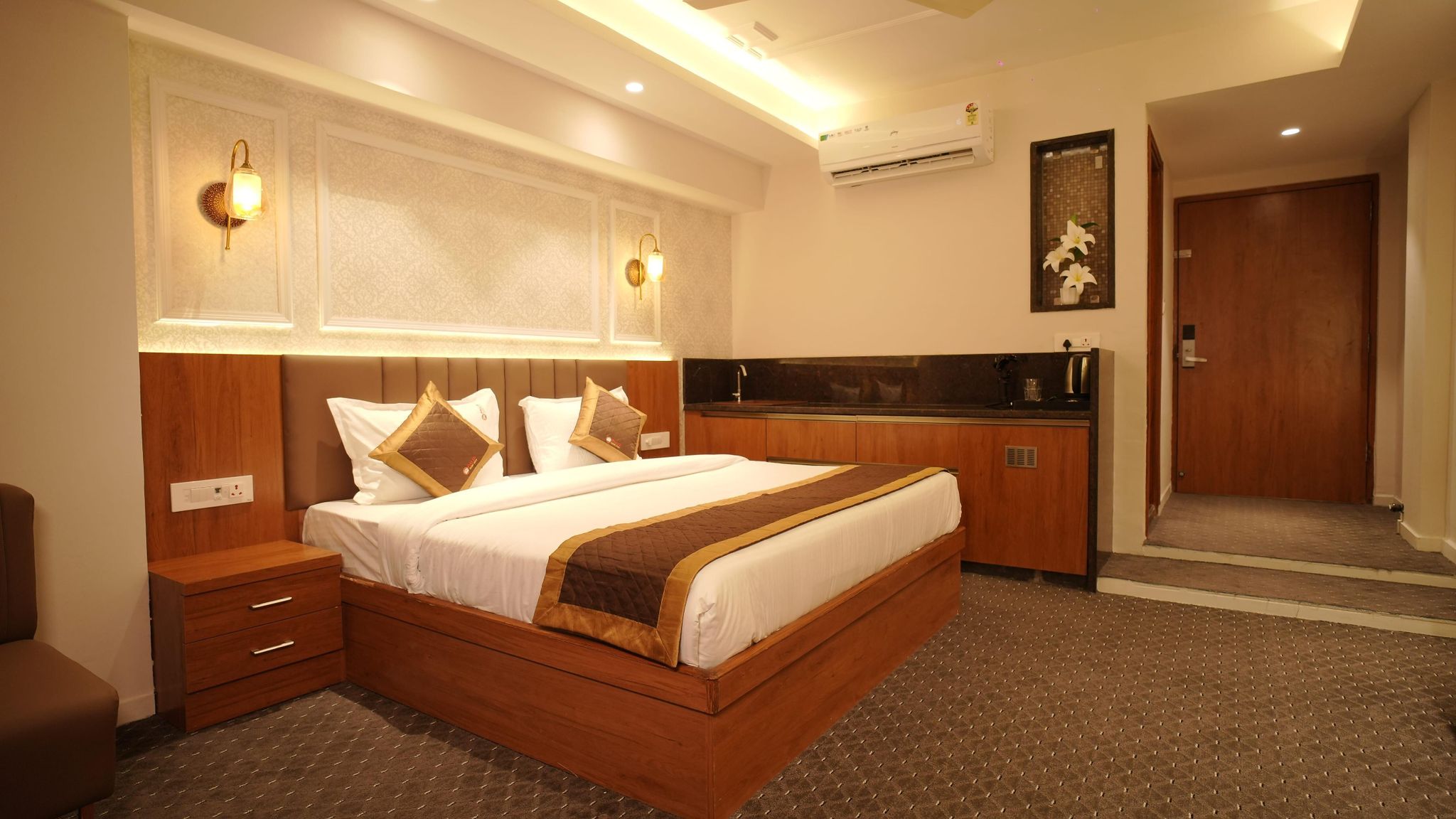 Super Deluxe With Kitchenette