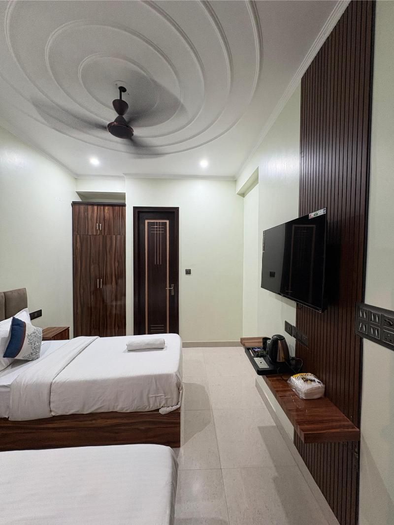  Deluxe Twin Bed With Balcony Room 