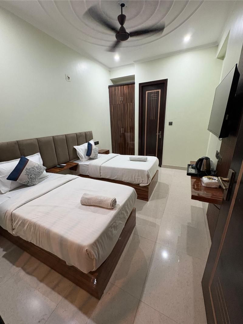  Deluxe Twin Bed With Balcony Room 