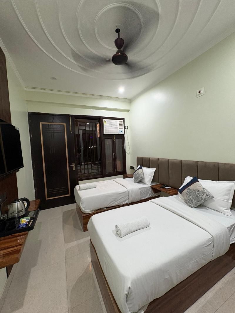  Deluxe Twin Bed With Balcony Room 