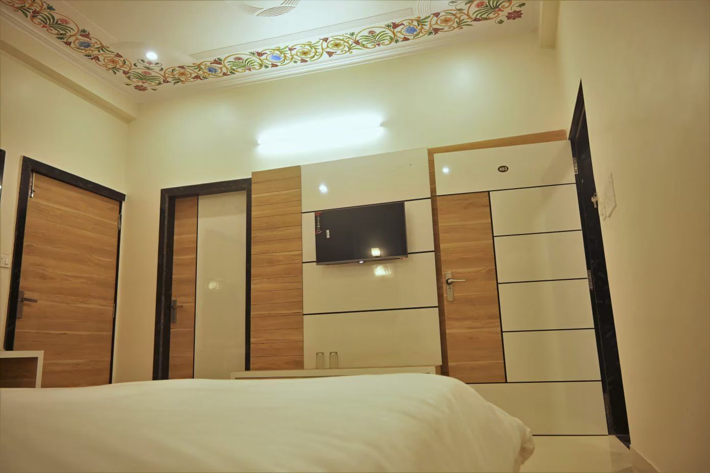  Vansh Palace Super Deluxe Room 4