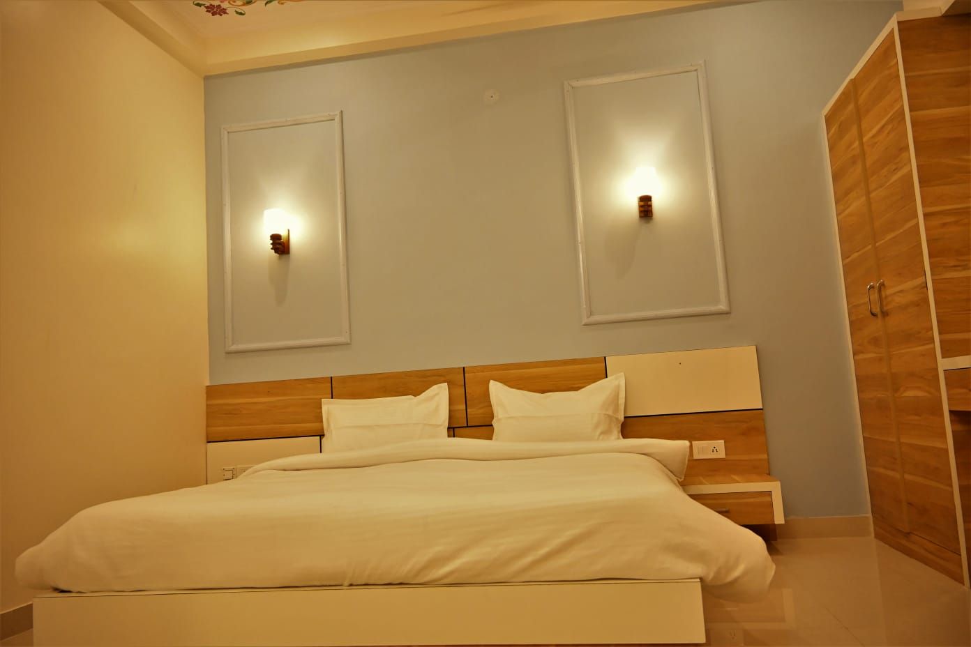  Vansh Palace Super Deluxe Room 5