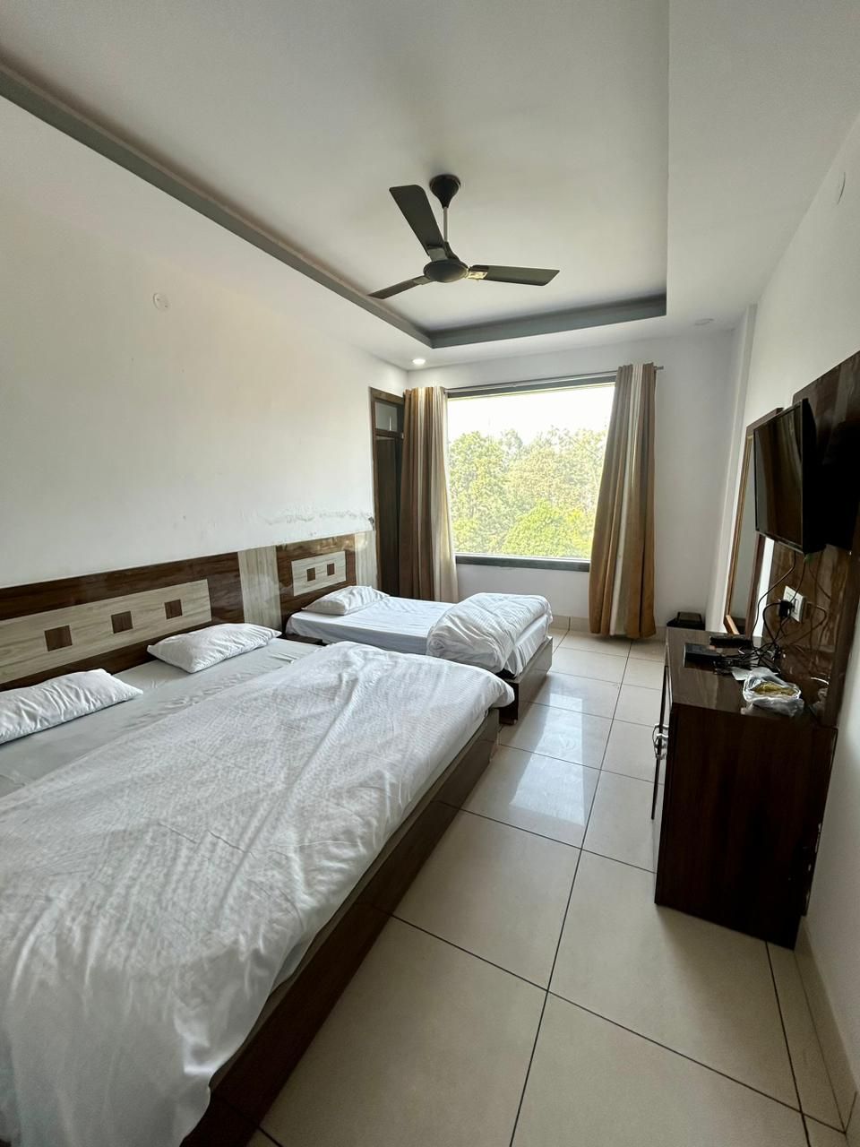 Hotel Laksh