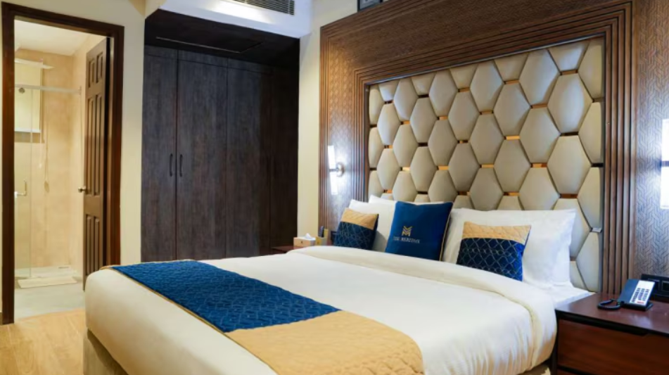 The Meriton, Nehru Palace Standard Room 3