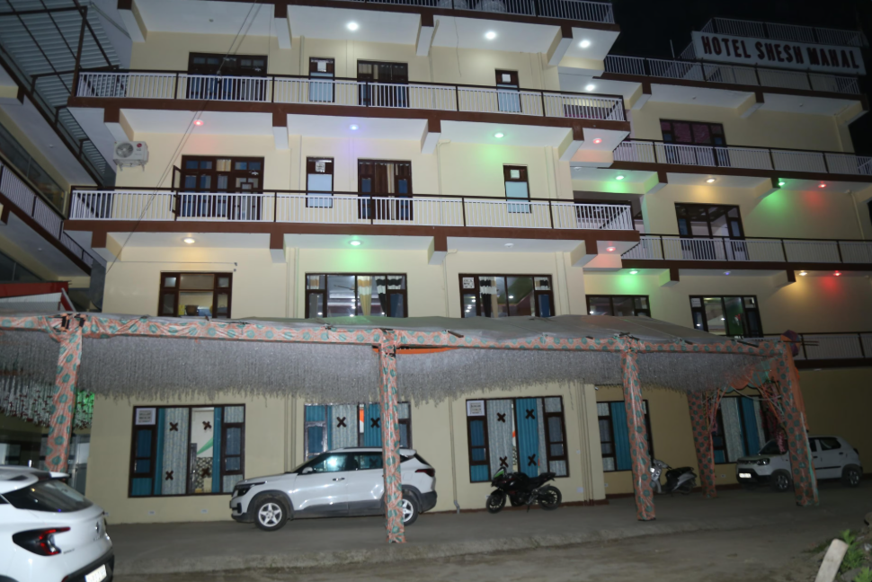 Hotel sheesh mahal