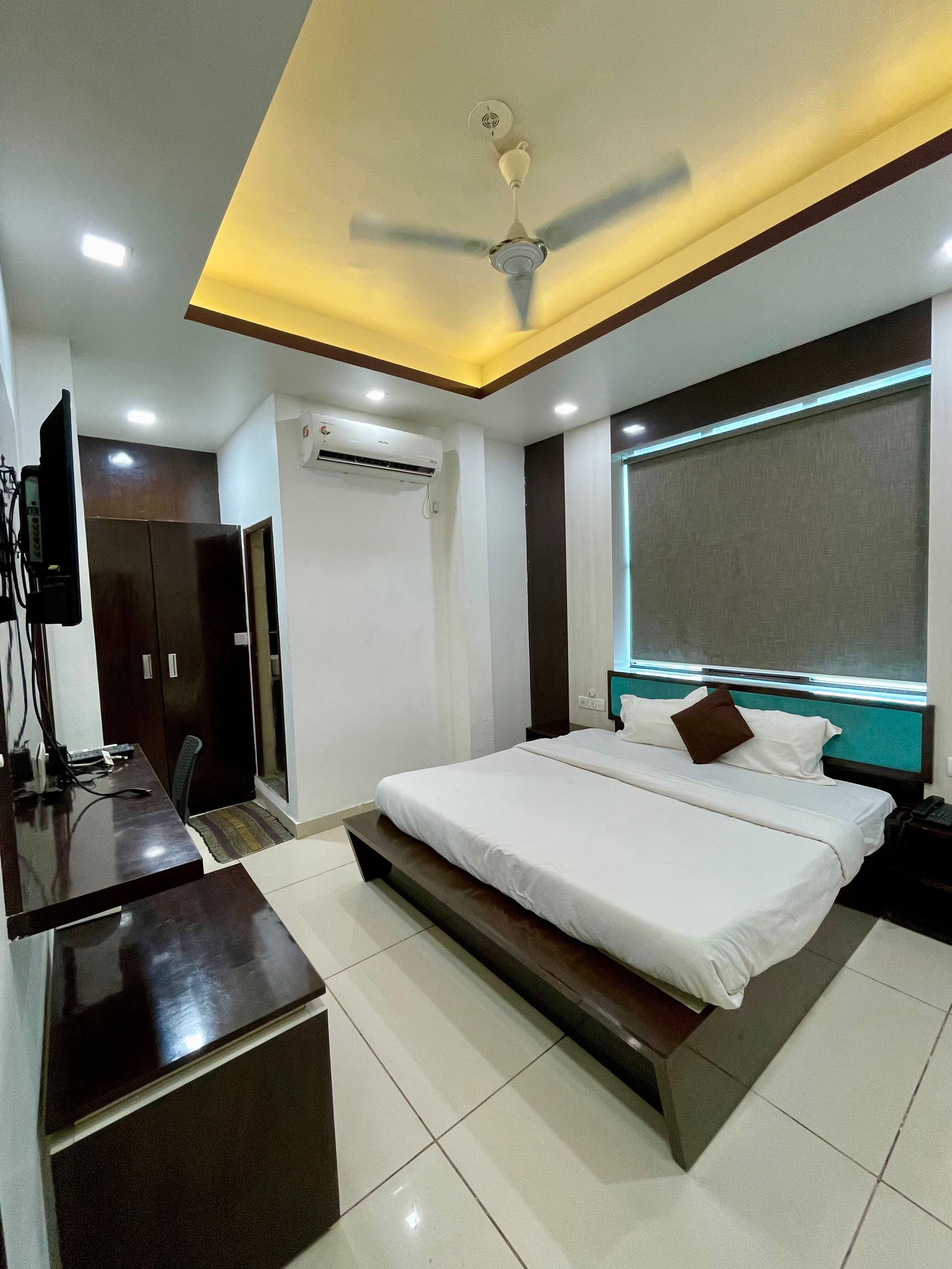 Hotel Komal Palace Deluxe Room 3