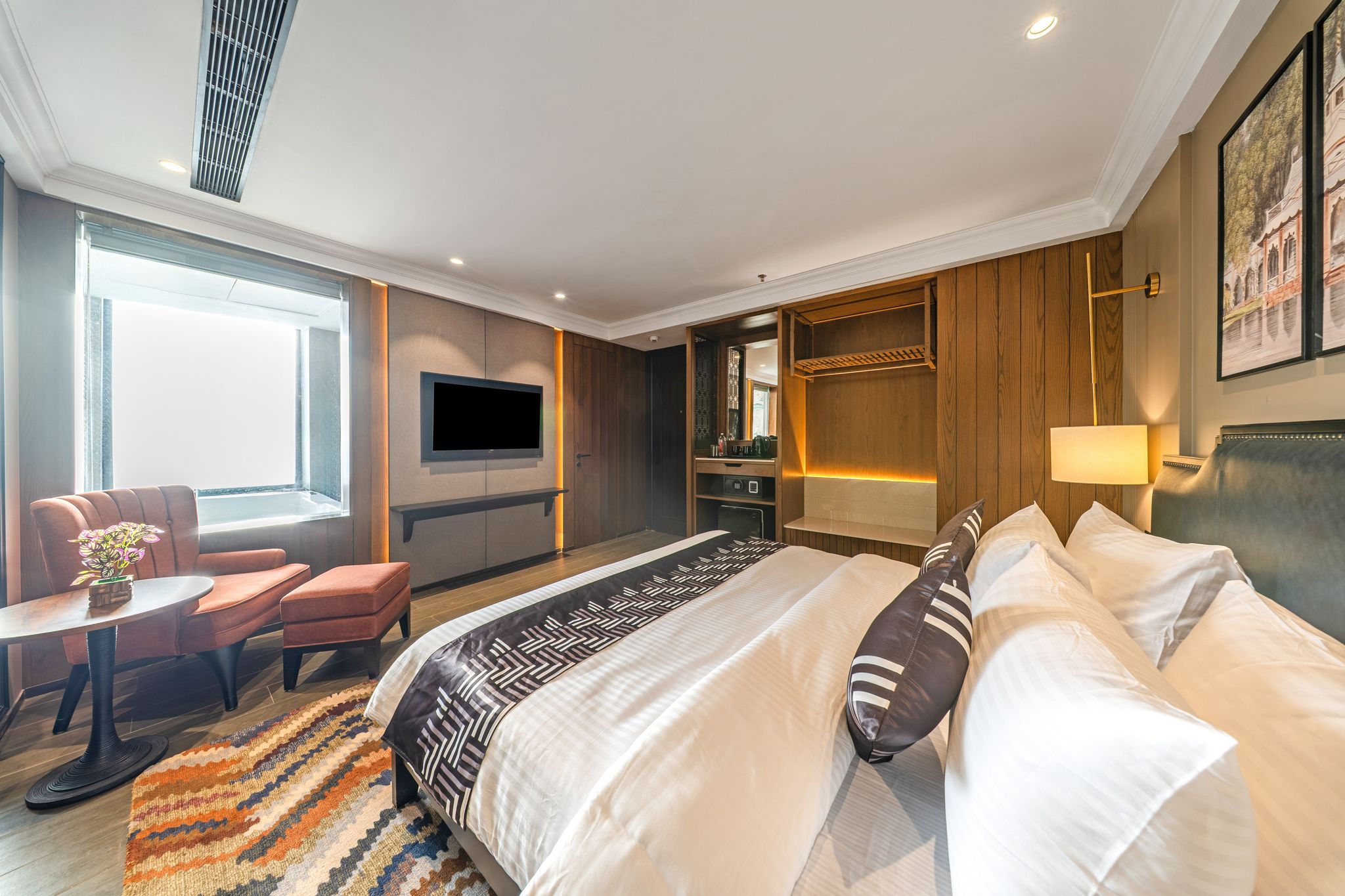 Medalio Signature Chandigarh Zirakpur Spacious Deluxe Room with Jacuzzi 3