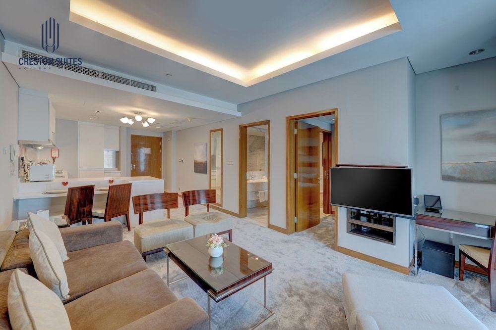 Downtown Luxury 1BR  Mall View, Pool, Parking E