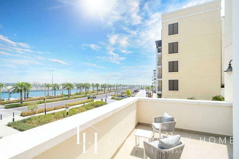 LUX The Elegant Sea View Suite