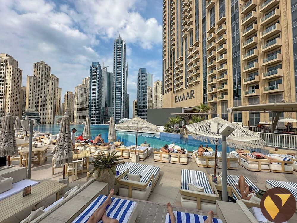 JW Marriott Marina Mall Access & Views