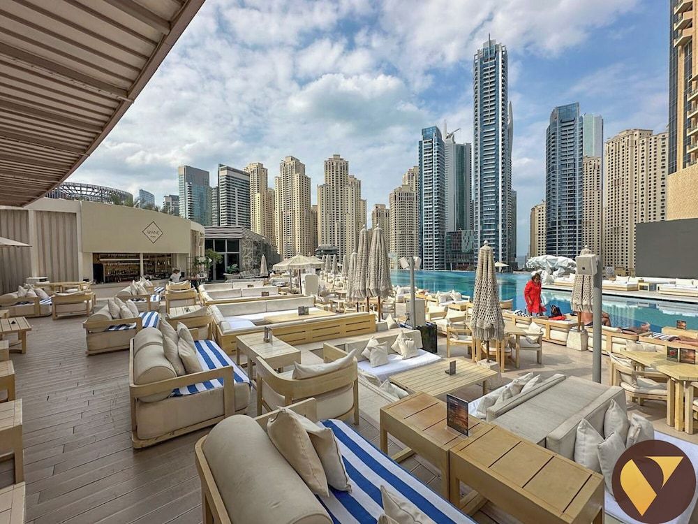 JW Marriott Marina Mall Access & Views