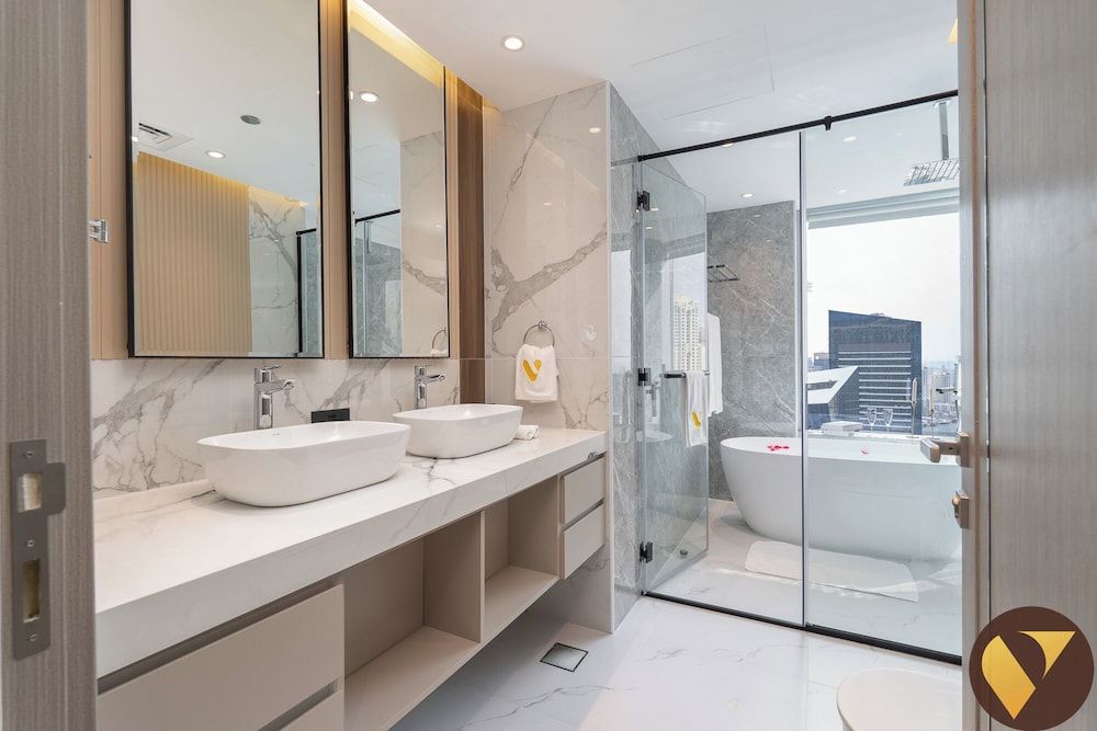 JW Marriott Marina Mall Access & Views