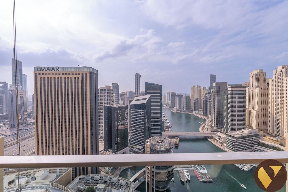 JW Marriott Marina Mall Access & Views