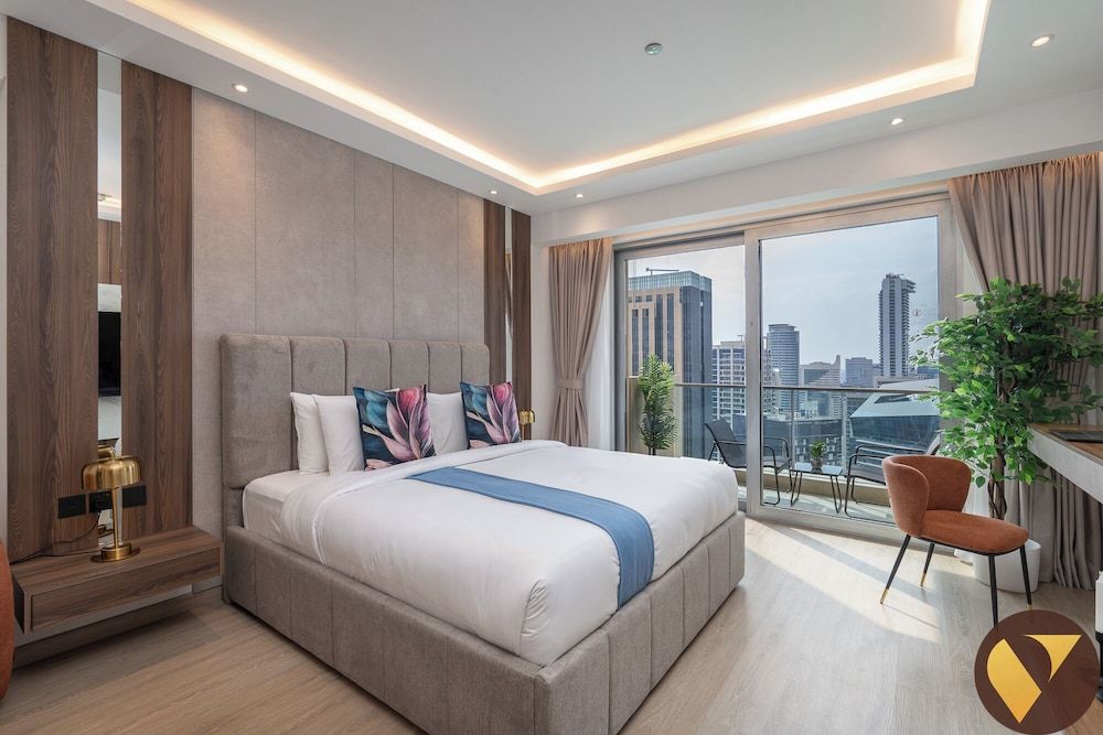JW Marriott Marina Mall Access & Views