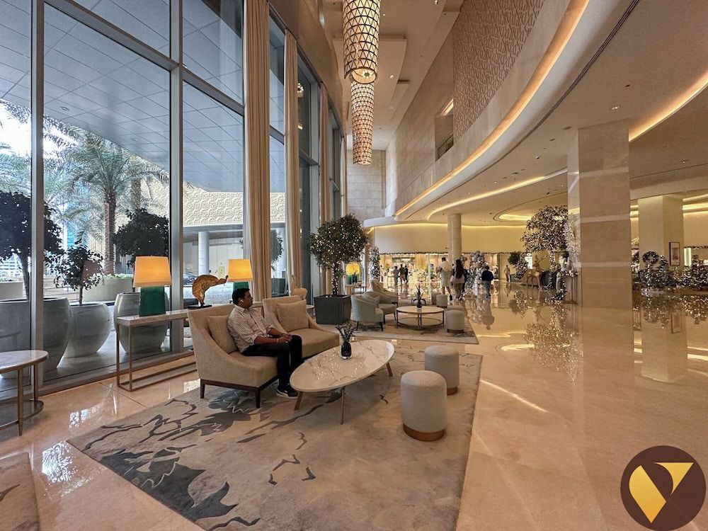JW Marriott Marina Mall Access & Views