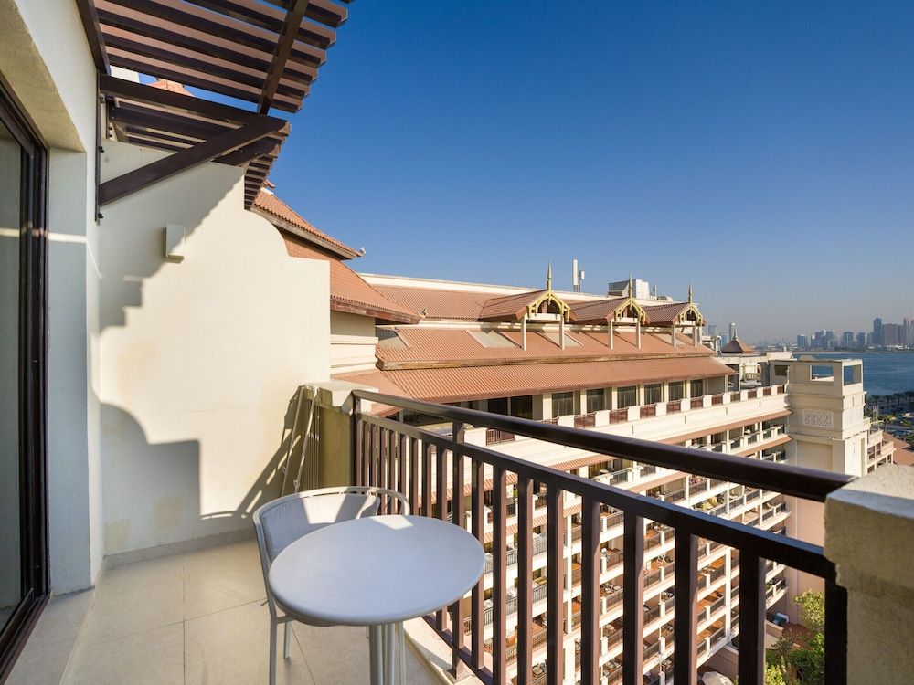 Studio, Pool Access, Sea Facing