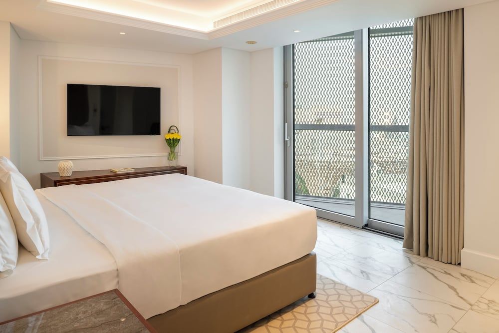 Deluxe Three Bedroom Apartment