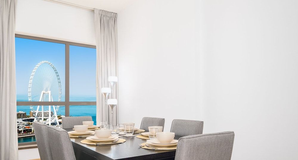 LUX The Premium Dubai Eye View Suite 2