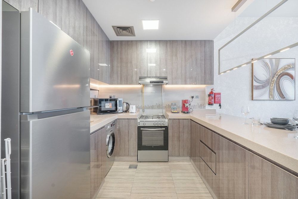 Heaven Crest Vacation Homes - Balcony with City View 1BHK in JLT Dubai Close to Metro & Marina