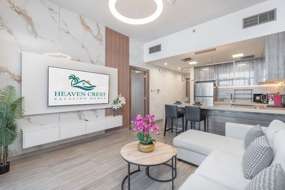 Heaven Crest Vacation Homes - Balcony with City View 1BHK in JLT Dubai Close to Metro & Marina