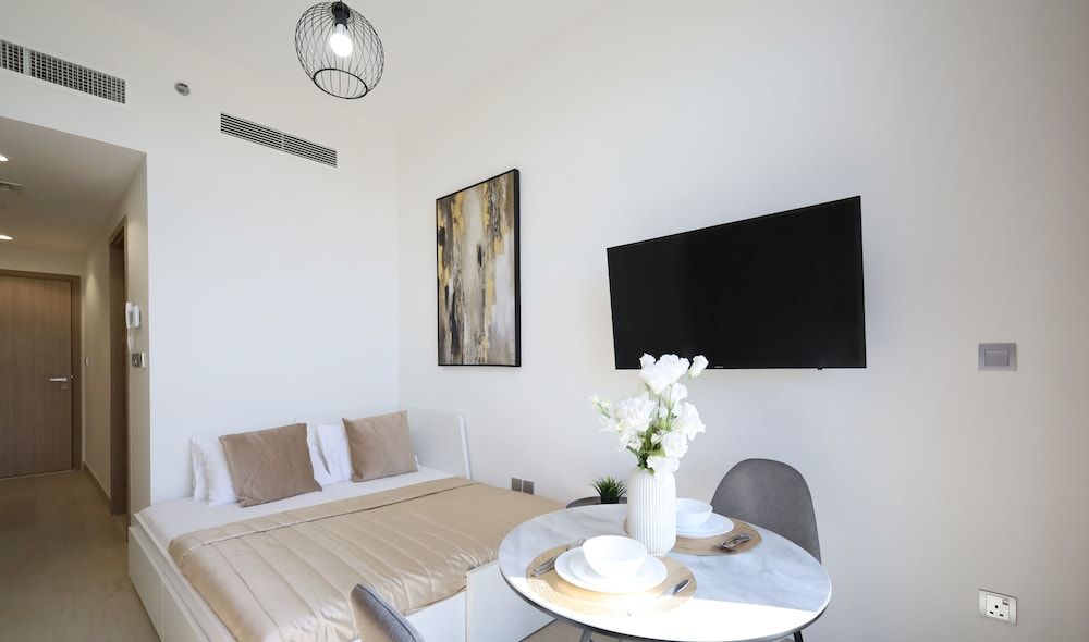Modern Elegance Studio in Azizi Riviera