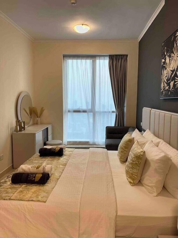 Luxury Apartment, 2 Bedrooms, Marina View
