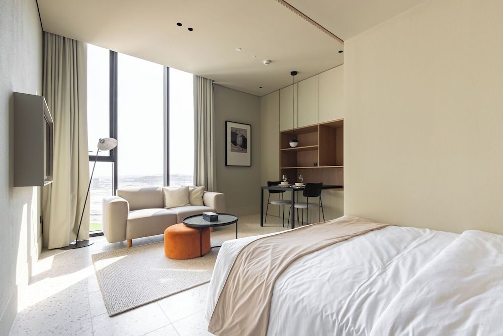 Deluxe Studio, 1 Queen Bed, Non Smoking