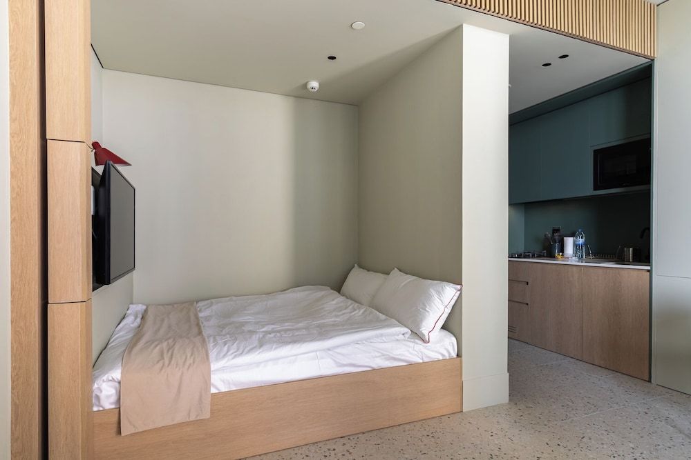 Superior Studio, 1 Queen Bed, Non Smoking