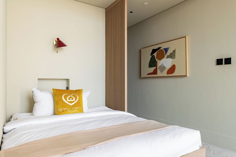 Deluxe Studio, 1 Queen Bed, Non Smoking