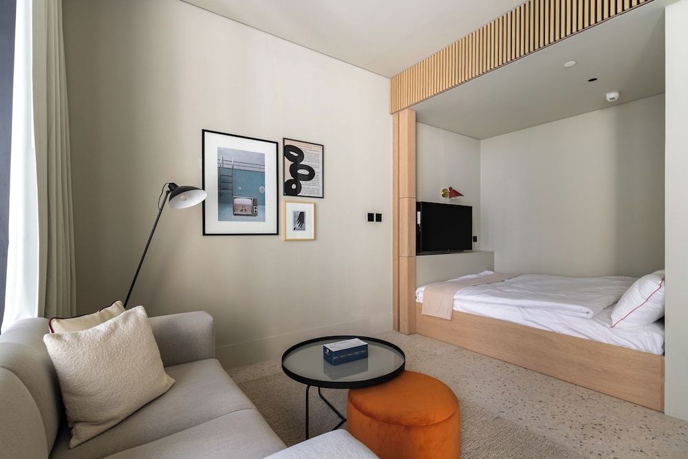 Superior Studio, 1 Queen Bed, Non Smoking