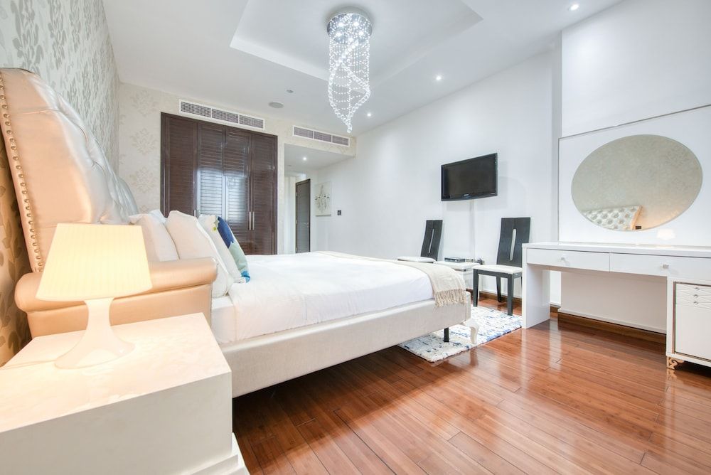 City Apartment, 2 Bedrooms, Marina View