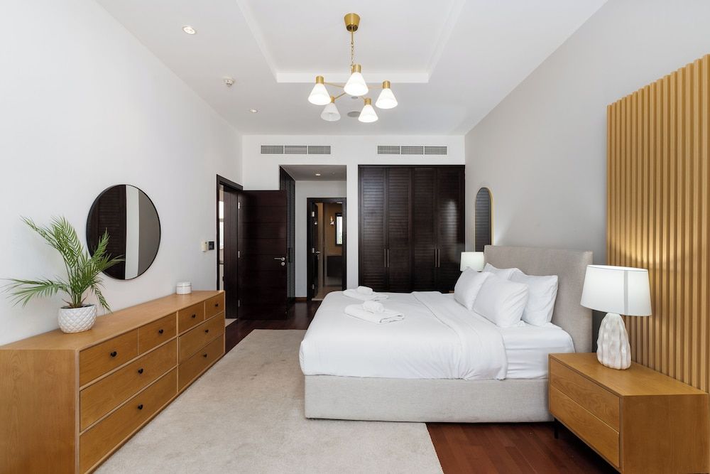 Classic Apartment, 2 Bedrooms, Beach View