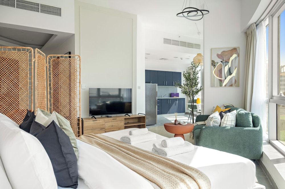 Silkhaus Madison Residency Club Studio, Balcony, City View 4