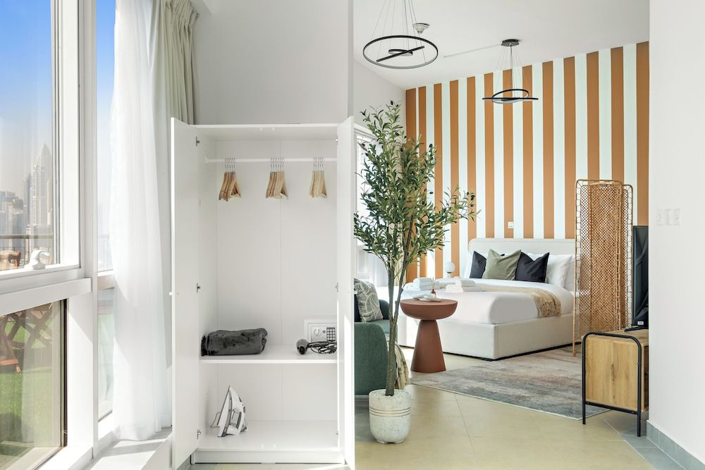 Silkhaus Madison Residency Club Studio, Balcony, City View 3