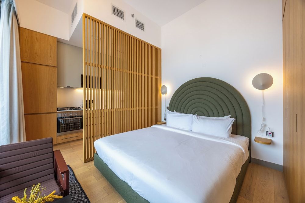 Deluxe Studio, 1 Queen Bed, Balcony, City View