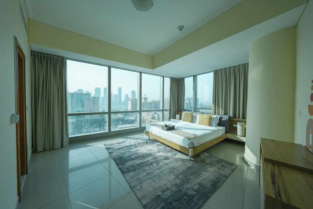 Elite 3BR Retreat -  Marina & City Views